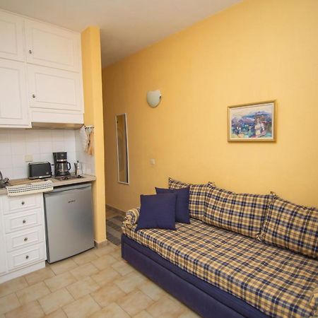 Alexandras On The Beach And Pool Apt Glyfada  Extérieur photo