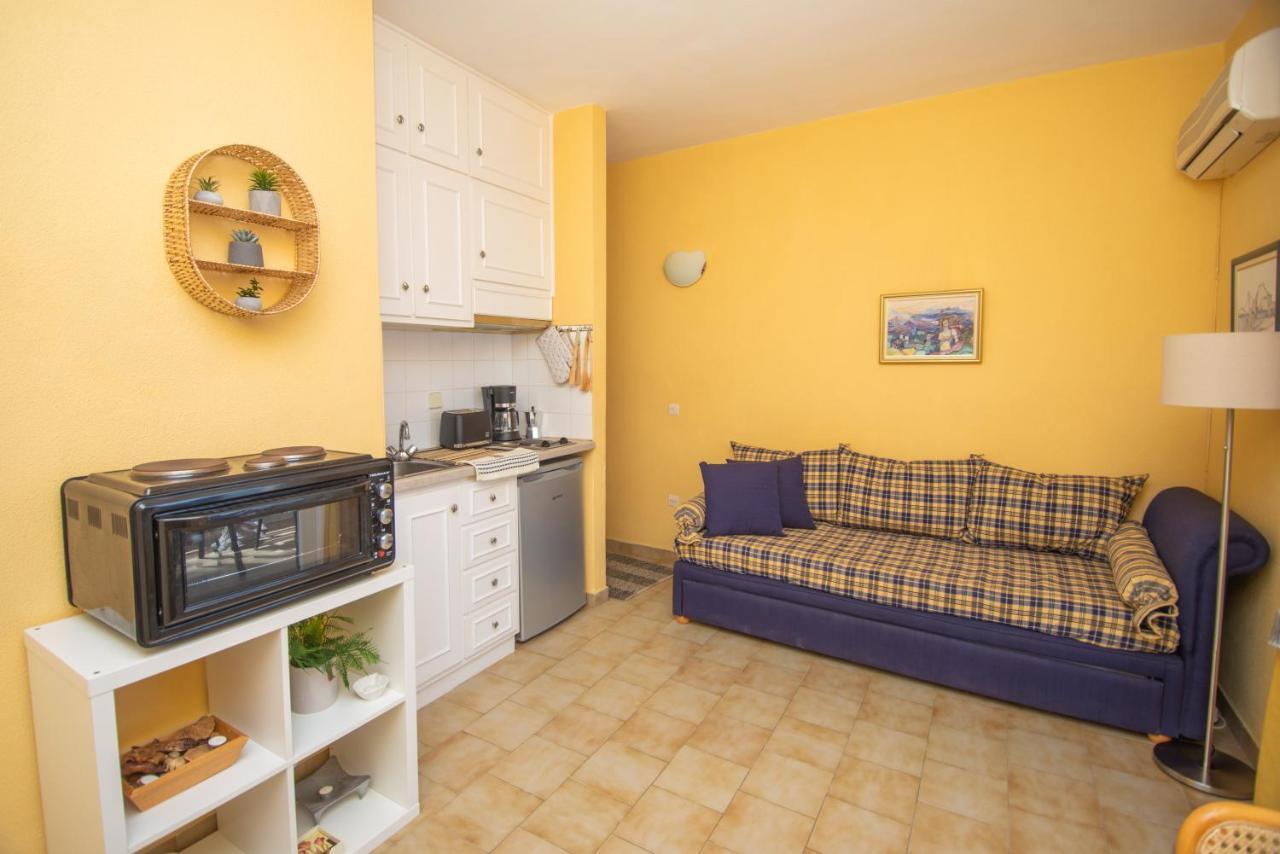 Alexandras On The Beach And Pool Apt Glyfada  Extérieur photo