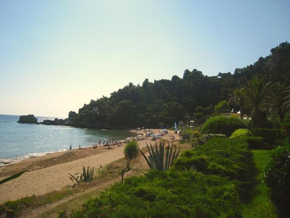 Alexandras On The Beach And Pool Apt Glyfada  Extérieur photo