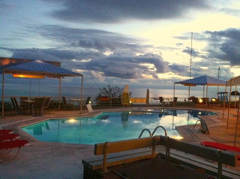 Alexandras On The Beach And Pool Apt Glyfada  Extérieur photo